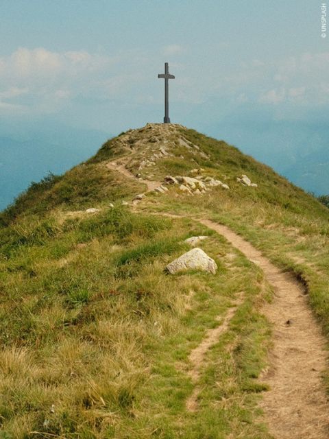 Outdoorschuhe-Einsatzbereich-Bergwandern-576×768