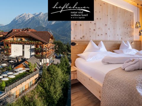 Geteiltes Bild: Links ein Alpenhotel mit Holzbalkonen und Bergblick. Rechts ein gemütliches Hotelzimmer mit Holzbett, weißer Bettwäsche und warmer Beleuchtung. Das Logo oben lautet „Höflehner Natur- und Wellnesshotel“.