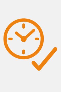 Ein orangefarbenes Uhrensymbol neben einem orangefarbenen Häkchen auf hellgrauem Hintergrund, das die pünktliche oder planmäßige Fertigstellung symbolisiert.