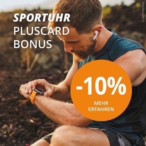 Ein Mann und eine Frau joggen in Sportkleidung Treppen hinauf. Ein Text wirbt für 10 % Rabatt auf Sportuhren. Der Hintergrund sind graue Treppenstufen und eine große runde orangefarbene Grafik zeigt „-10 % Mehr Erfahren“.
