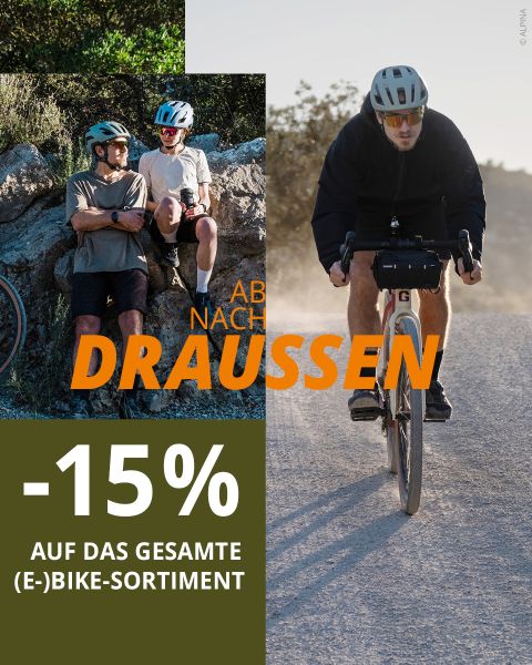 Zwei Personen ruhen sich mit ihren Fahrrädern im Freien aus, und eine Person fährt auf einer Straße. Text bietet 15% Rabatt auf das gesamte (E-)Bike-Sortiment auf Deutsch: "Ab nach draußen. -15% auf das gesamte (E-)Bike-Sortiment.".