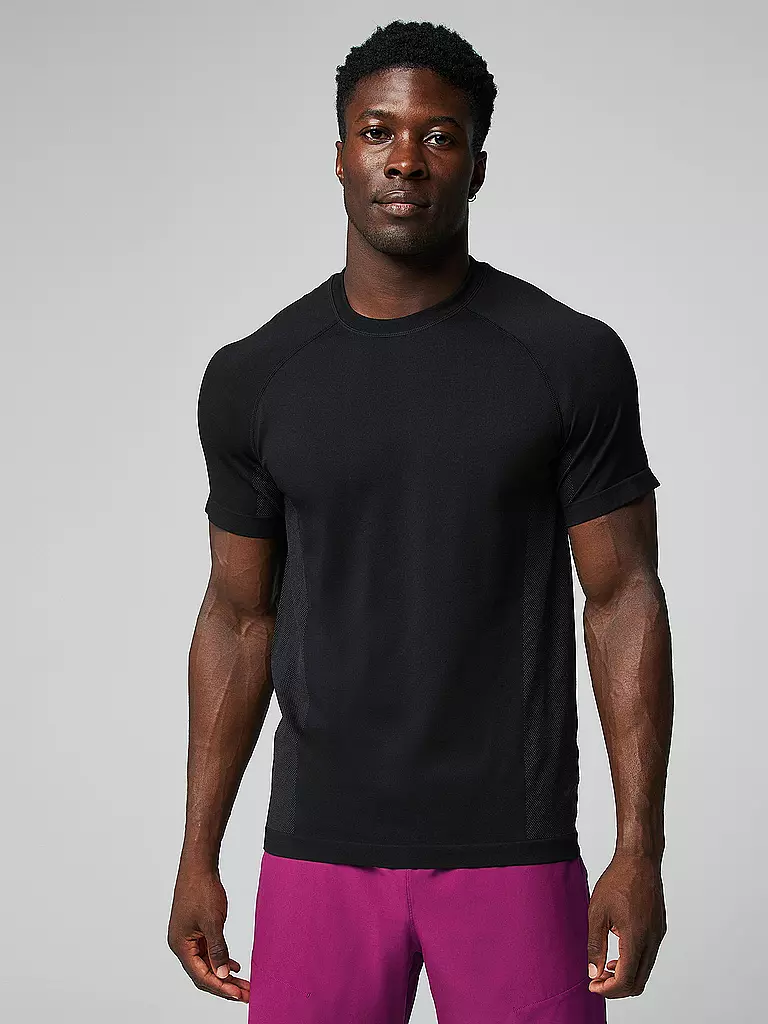 FABLETICS | Herren Fitnessshirt The Training Day | schwarz