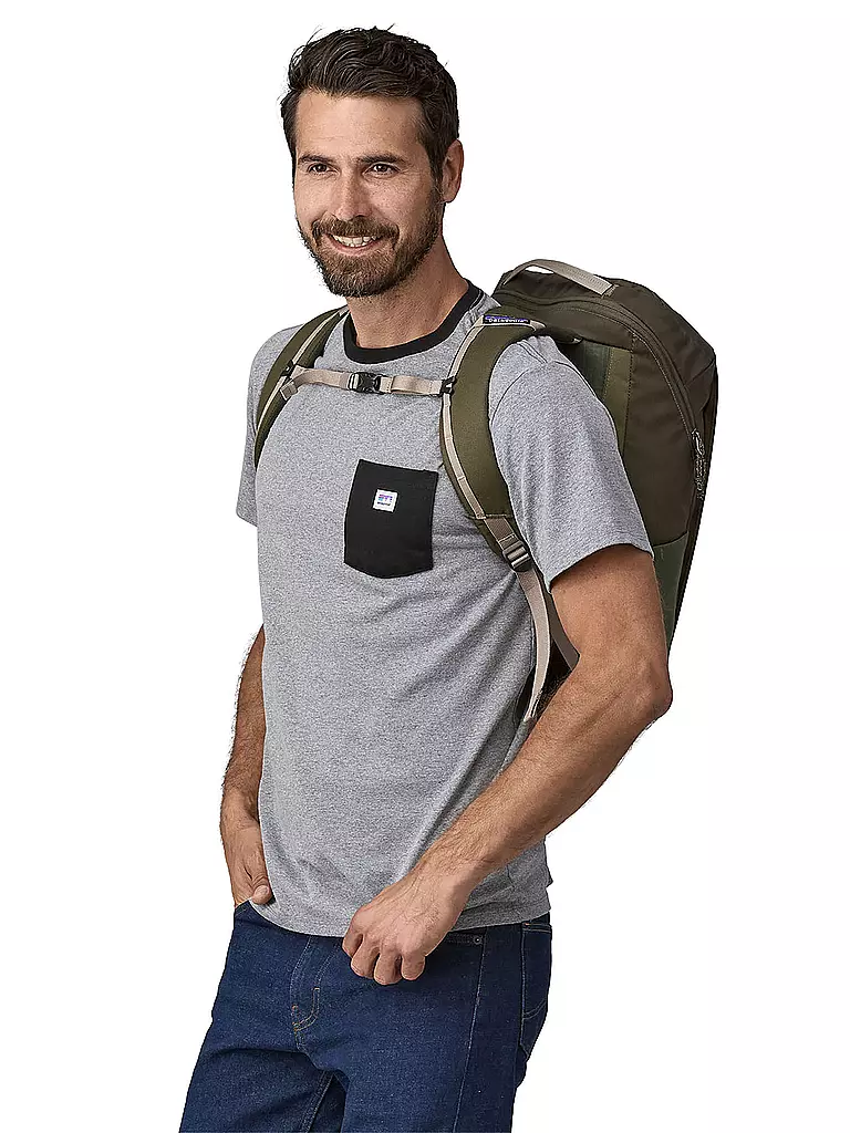 PATAGONIA | Tagesrucksack Black Hole® Pack 25L | dunkelrot