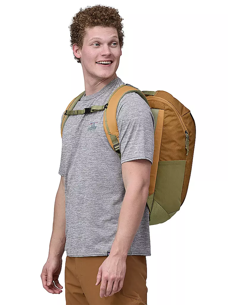 PATAGONIA | Tagesrucksack Black Hole 25L | camel