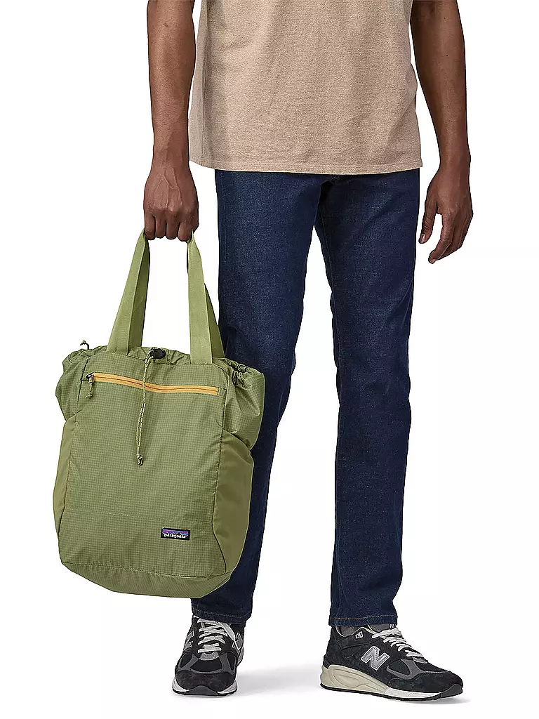 PATAGONIA | Tagesrucksack Ultralight Black Hole® Tote Pack 27L | olive